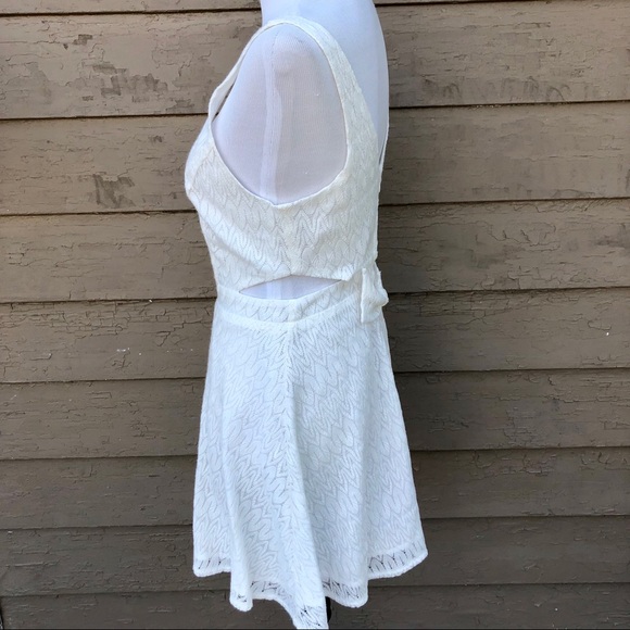 ☀️☀️☀️ 4/$20 Bethany Mota lace cutout dress! - Picture 4 of 6